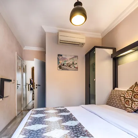 The Beyoglu Platine * Stambuł